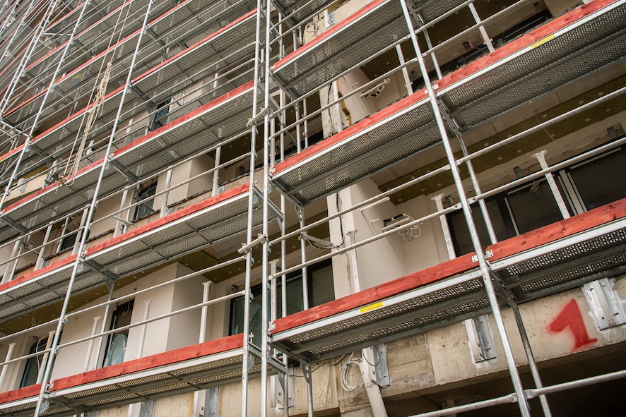 Facade scaffolding