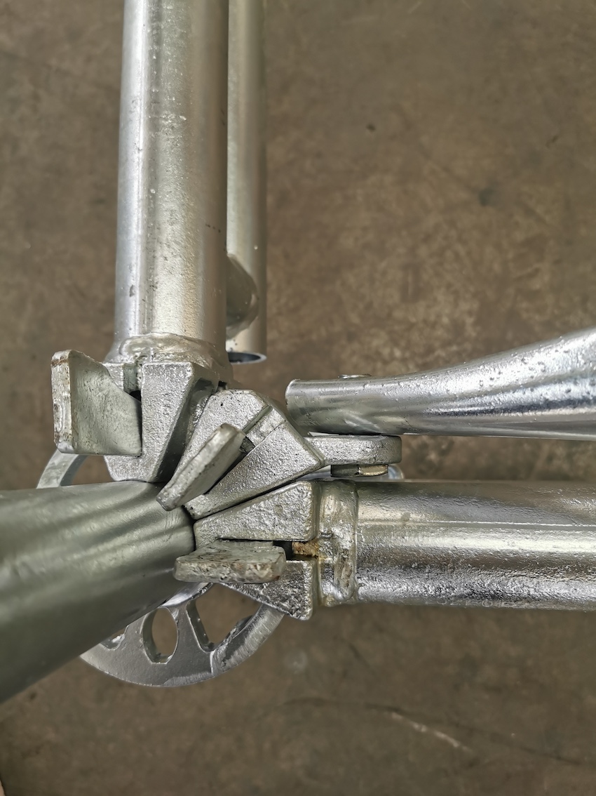 Flexible ringlock scaffolding for Bridge