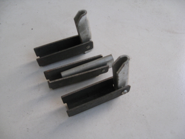 Canadian type scaffolding frame lock pins
