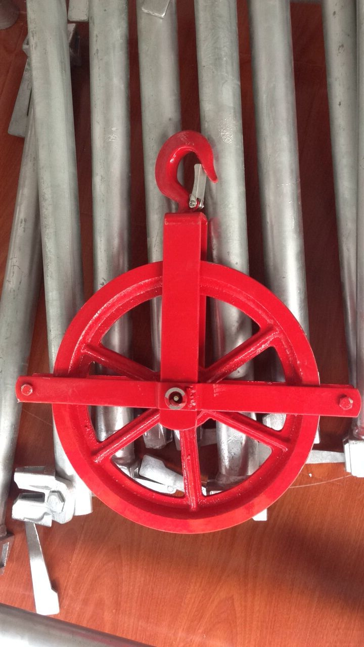 Red Gin Wheel