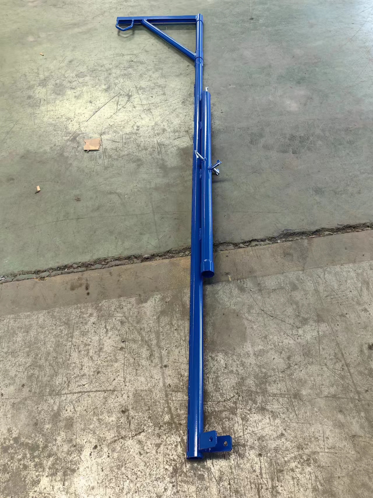 Scaffold hoist arm